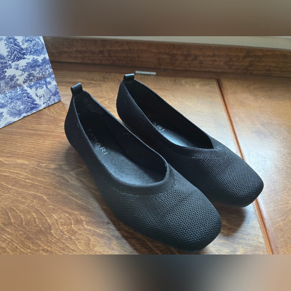Tahari Size 7 Womens Slip On Shoes Soft Stretch Flats